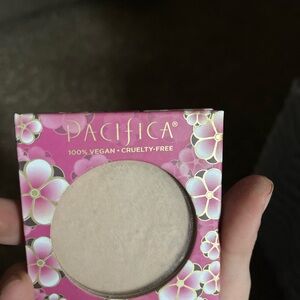 Pacifica Neutralizing Mineral Mattifier in Pink Floral